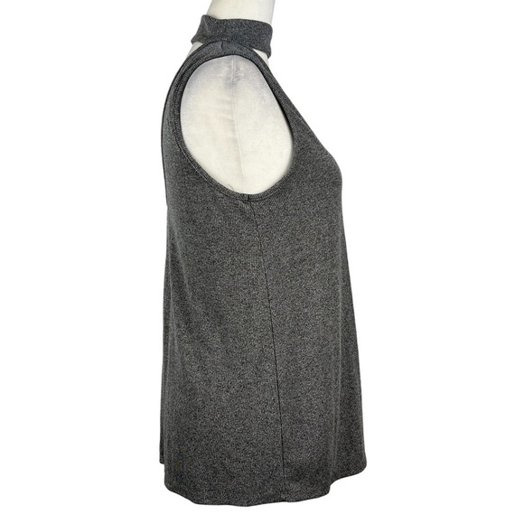 GREEN ENVELOPE LOS ANGELES V-NECK CUT OUTS WOMEN'S‎ TOP - Picture 8 of 9